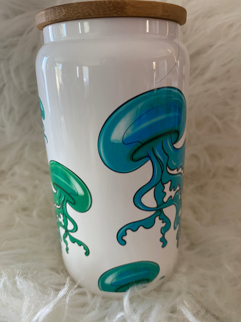 Verres en vitre avec paille